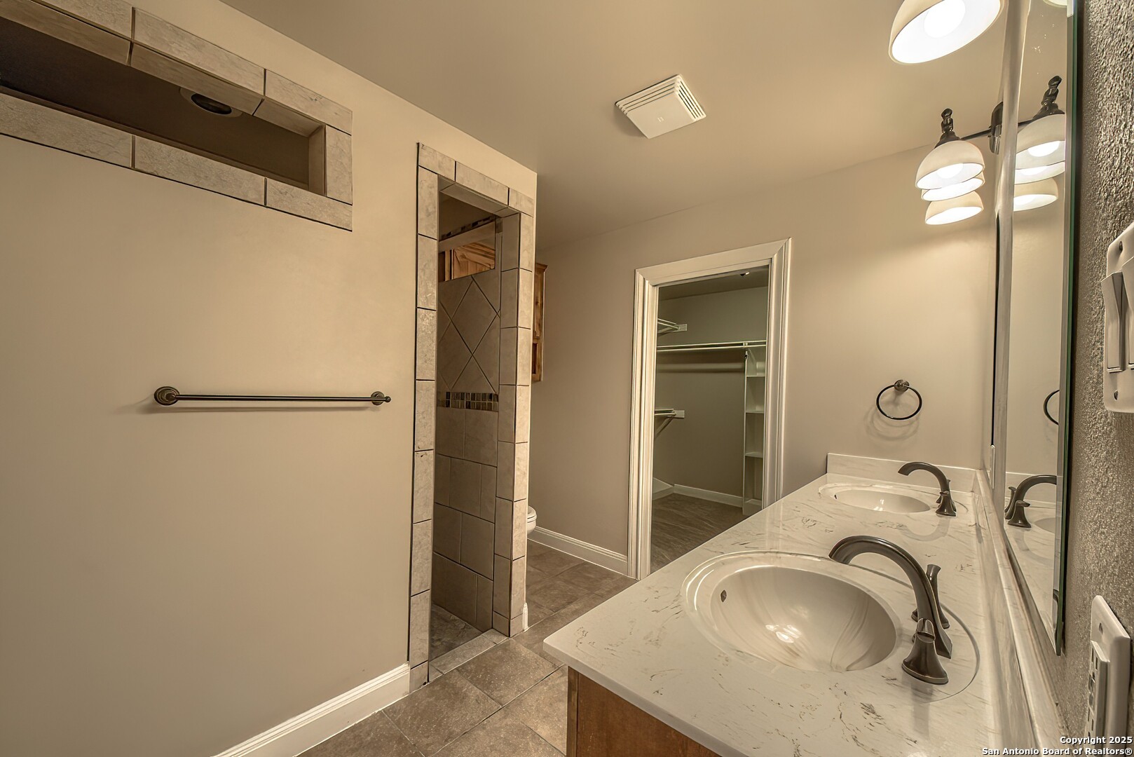 123 Colette Marion TX 78124