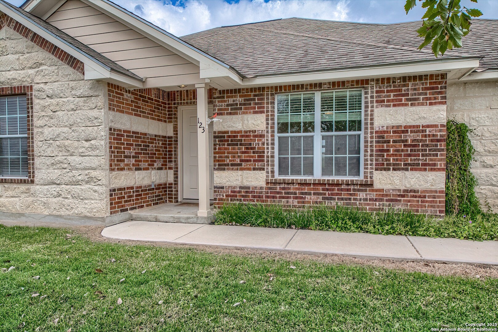 123 Colette Marion TX 78124