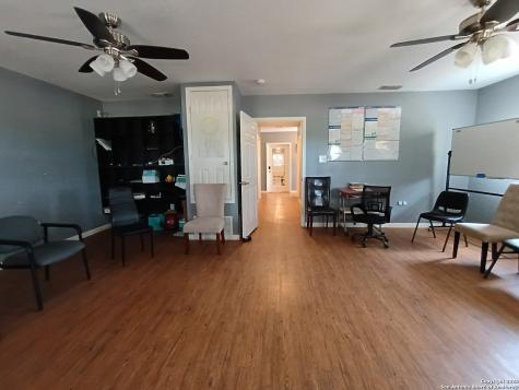 1401 Dezarae 4 San Antonio TX 78253