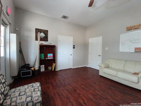 1401 Dezarae 4 San Antonio TX 78253