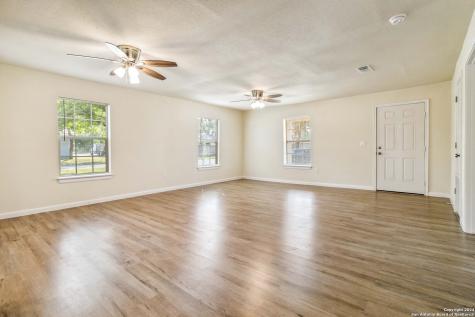 327 N Vinton Street Pearsall TX 78061