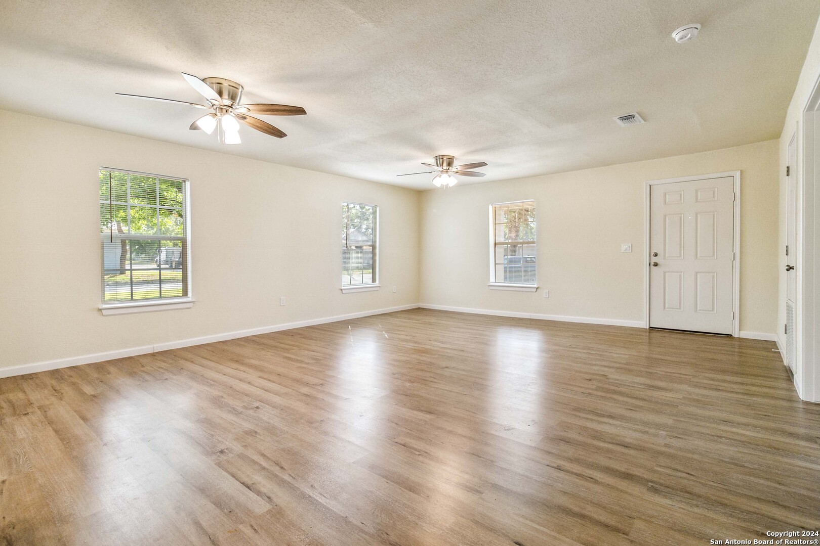 327 N Vinton Street Pearsall TX 78061