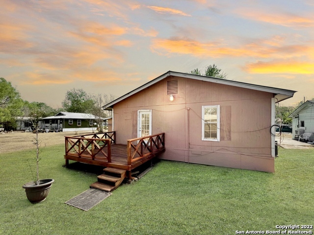 1004 Avenue T Hondo TX 78861