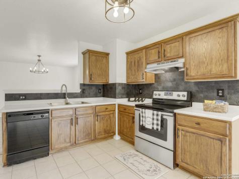 11018 Dublin Field San Antonio TX 78254