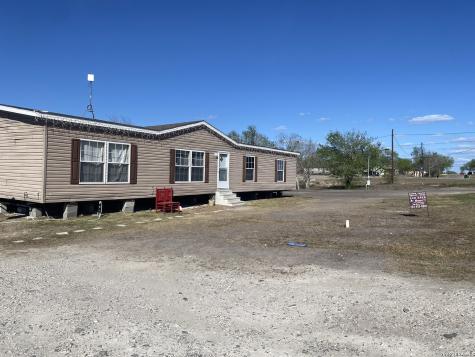 305 E Runge Karnes City TX 78118