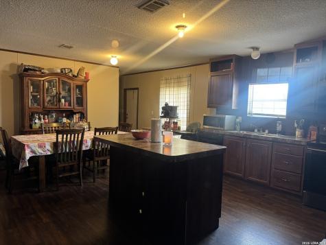 305 E Runge Karnes City TX 78118