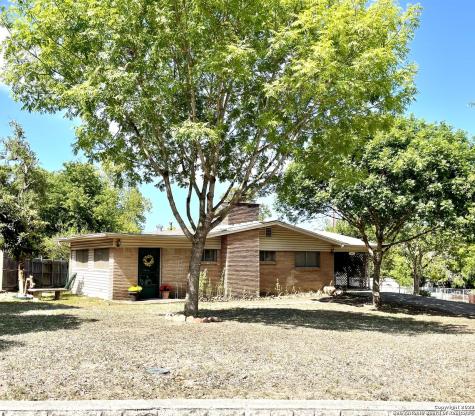 1611 Deer Trail Kerrville TX 78028