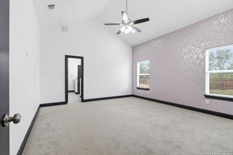 128 Hidden Ranch Court Floresville TX 78114