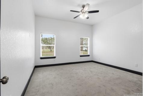128 Hidden Ranch Court Floresville TX 78114