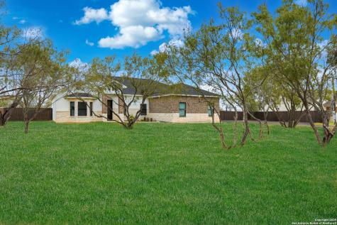 128 Hidden Ranch Court Floresville TX 78114