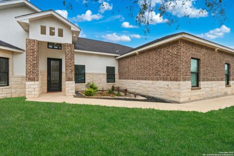 128 Hidden Ranch Court Floresville TX 78114