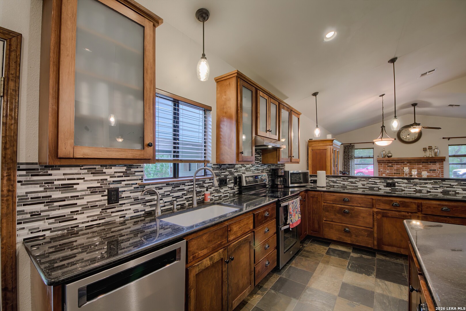 2805 Avenue H Hondo TX 78861