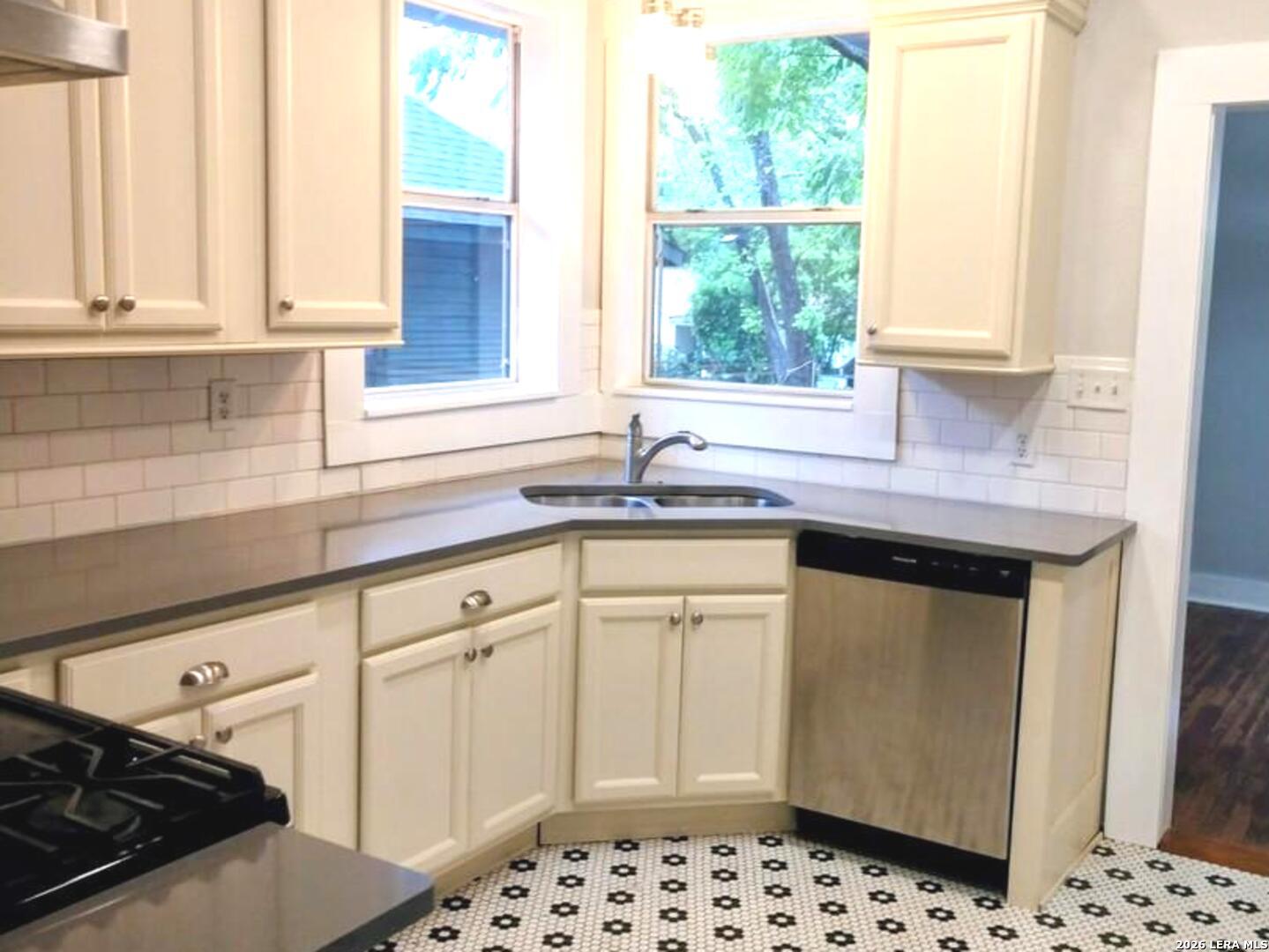 338 Queen Anne San Antonio TX 78209