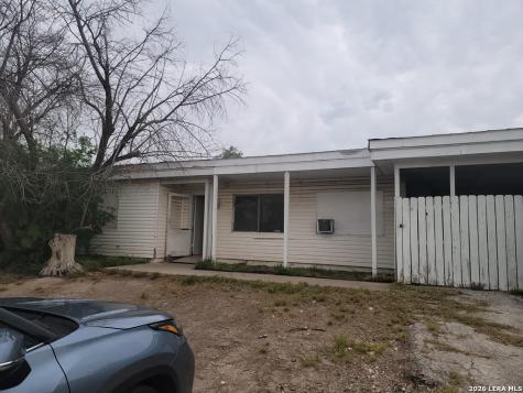 454 Desolation Row Eagle Pass TX 78852