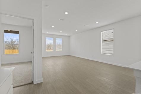6521 Titan Park Converse TX 78109