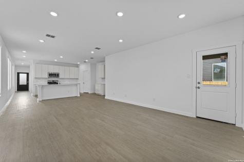 6521 Titan Park Converse TX 78109