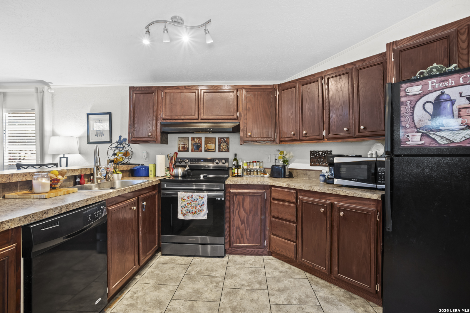 482 Center Lakehills TX 78063