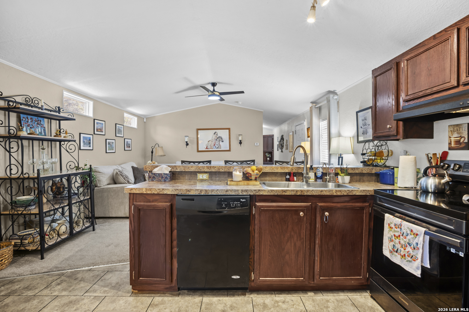 482 Center Lakehills TX 78063