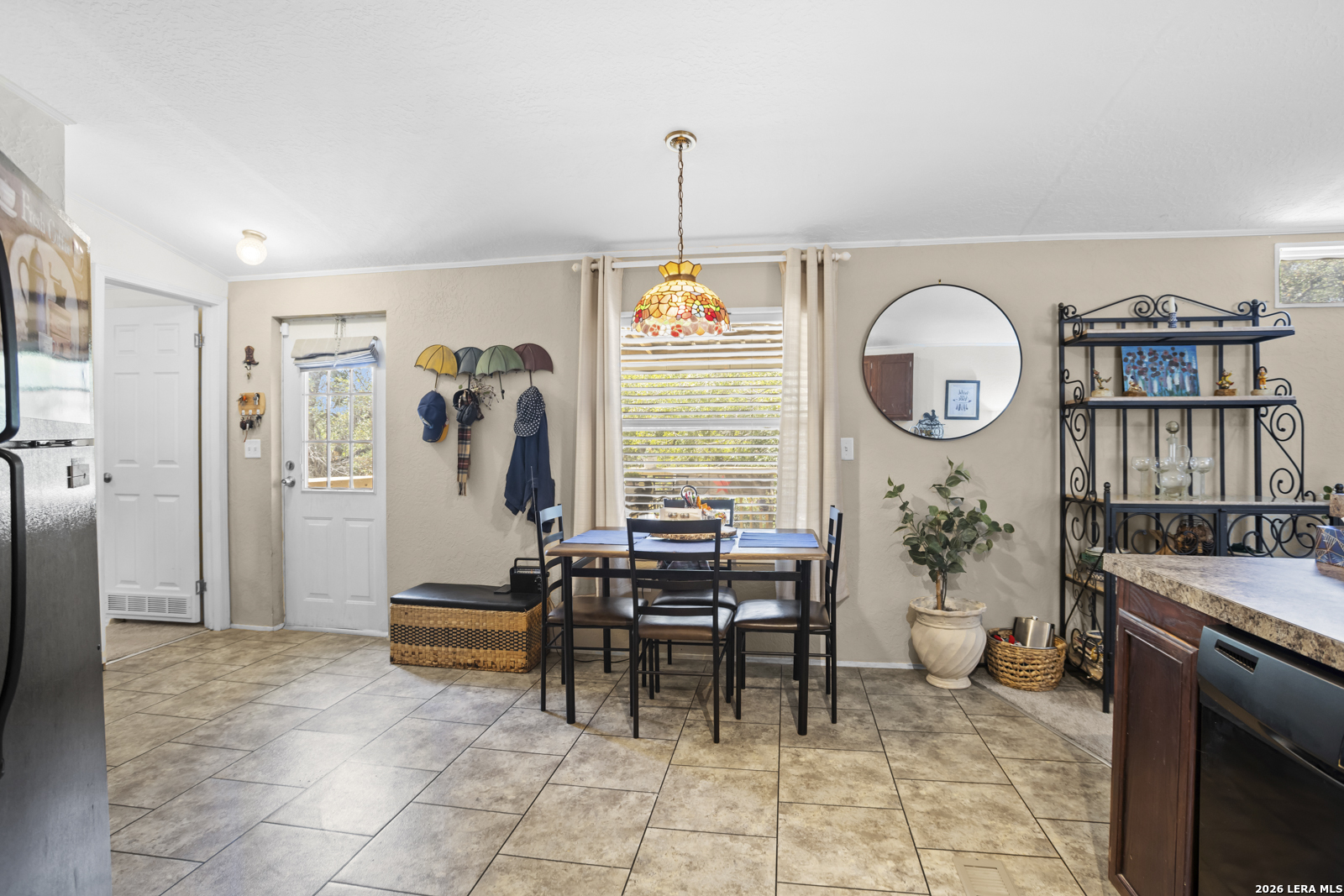 482 Center Lakehills TX 78063