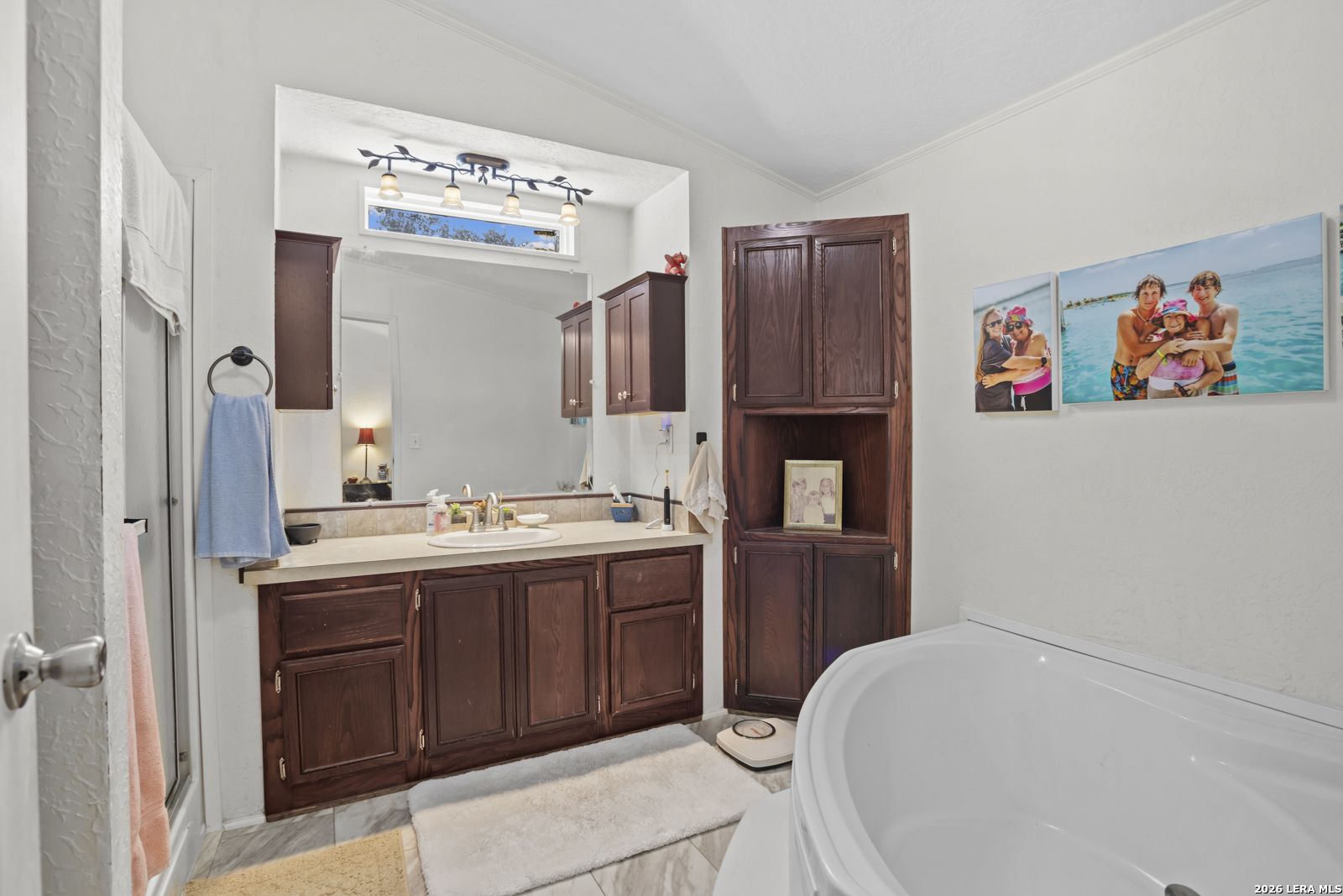 482 Center Lakehills TX 78063