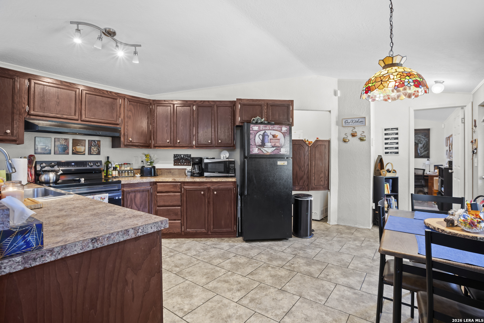 482 Center Lakehills TX 78063