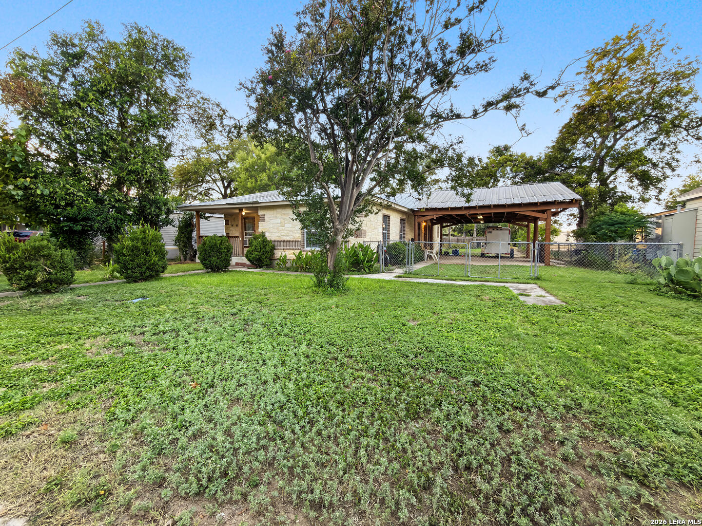 1306 1 /2 16th Street Hondo TX 78861