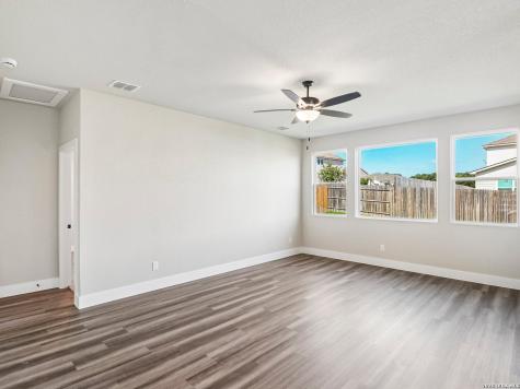 7069 Hayes Horizon Live Oak TX 78233
