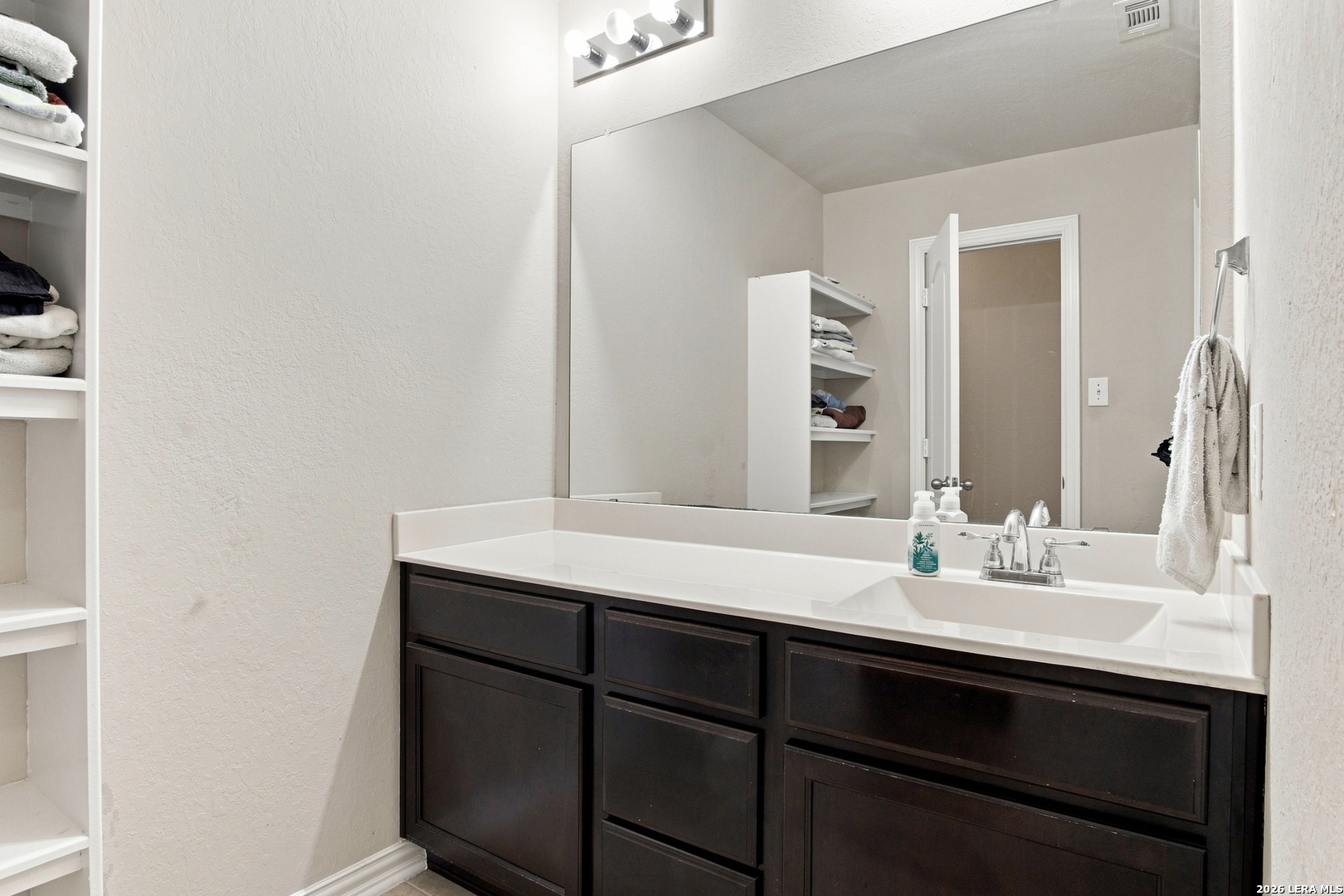 8905 Palmetto Park Converse TX 78109