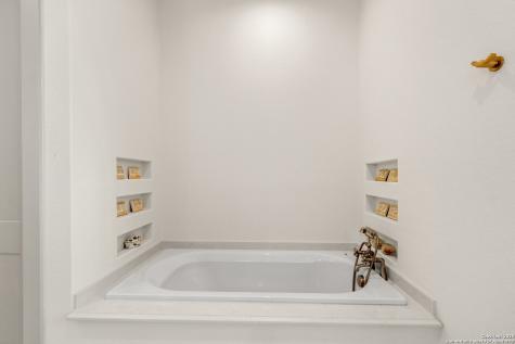 1025 Comanche Hills Kerrville TX 78028