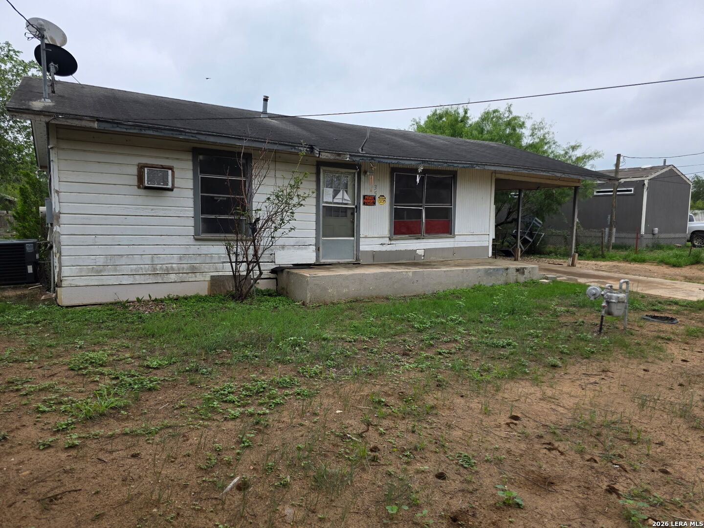 355 E Obregon Street Dilley TX 78017