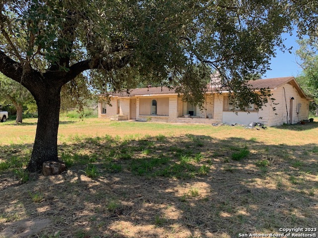 1404 W Goodwin Street Pleasanton TX 78064