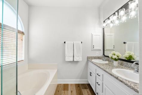 8355 Piney Wood Run San Antonio TX 78255