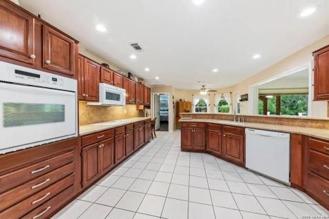 51 Hunters Point Drive New Braunfels TX 78132