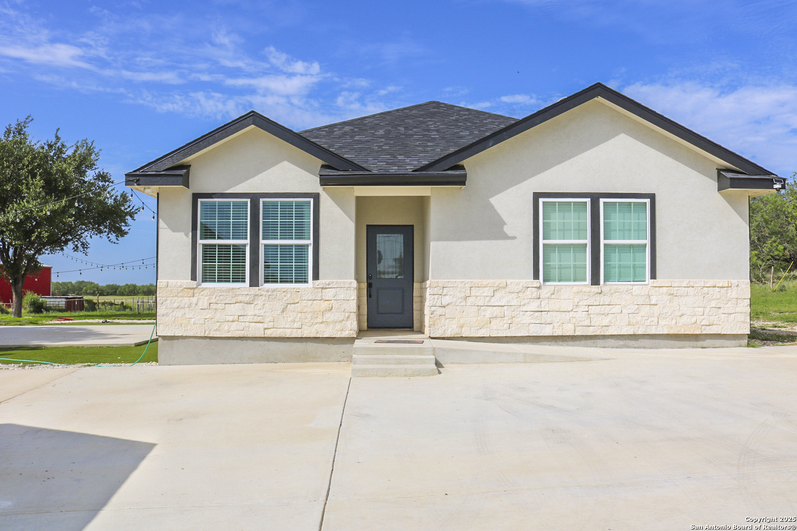 3163 Fm 2504 Poteet TX 78065