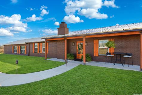 280 County Road 322 La Vernia TX 78121
