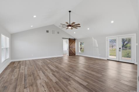280 County Road 322 La Vernia TX 78121