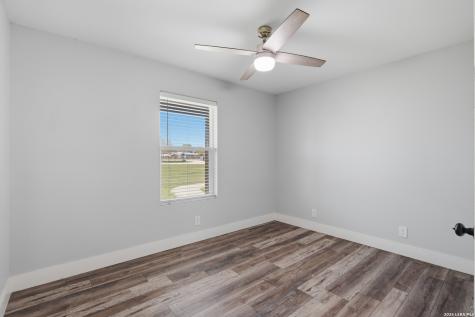 280 County Road 322 La Vernia TX 78121