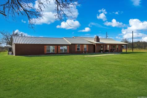 280 County Road 322 La Vernia TX 78121