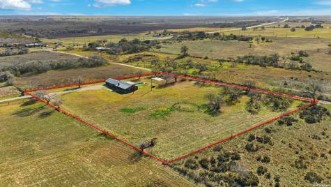280 County Road 322 La Vernia TX 78121