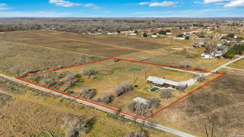 280 County Road 322 La Vernia TX 78121