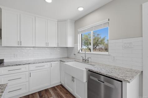 280 County Road 322 La Vernia TX 78121