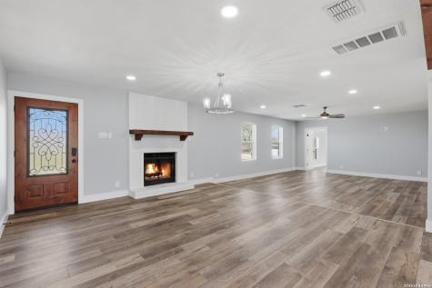 280 County Road 322 La Vernia TX 78121