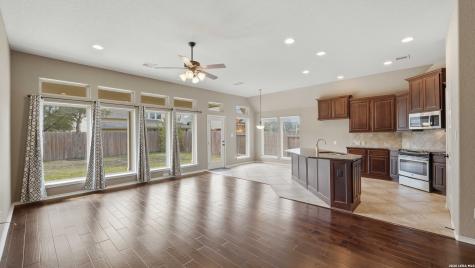 2125 Pioneer Pass Seguin TX 78155