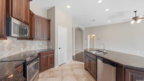 2125 Pioneer Pass Seguin TX 78155