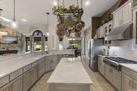 21423 Liguria Drive Garden Ridge TX 78266
