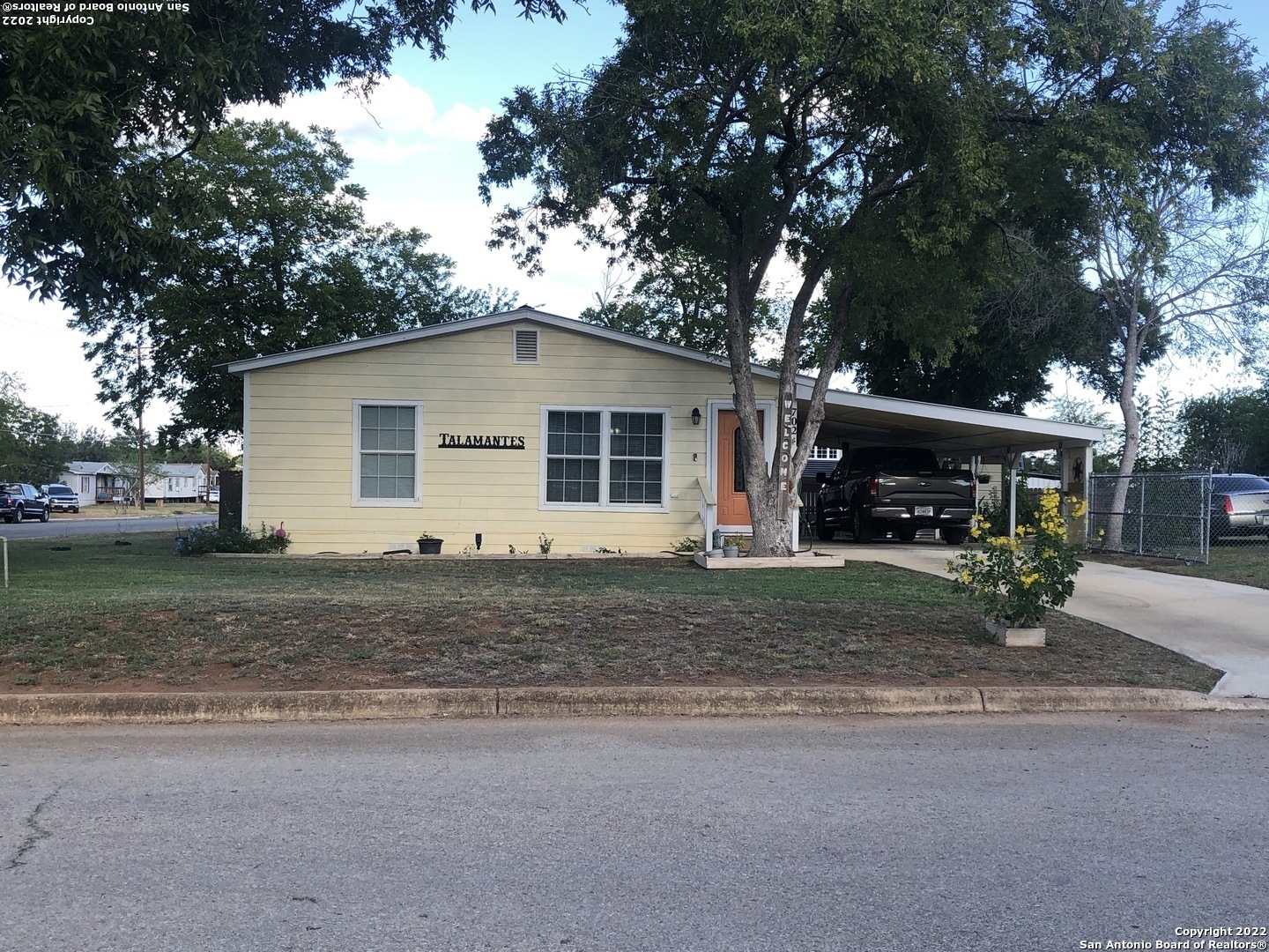 702 S Walnut Street Pearsall TX 78061