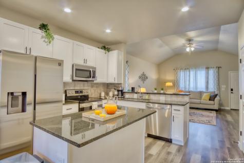 1547 Bonnyview Drive Canyon Lake TX 78133