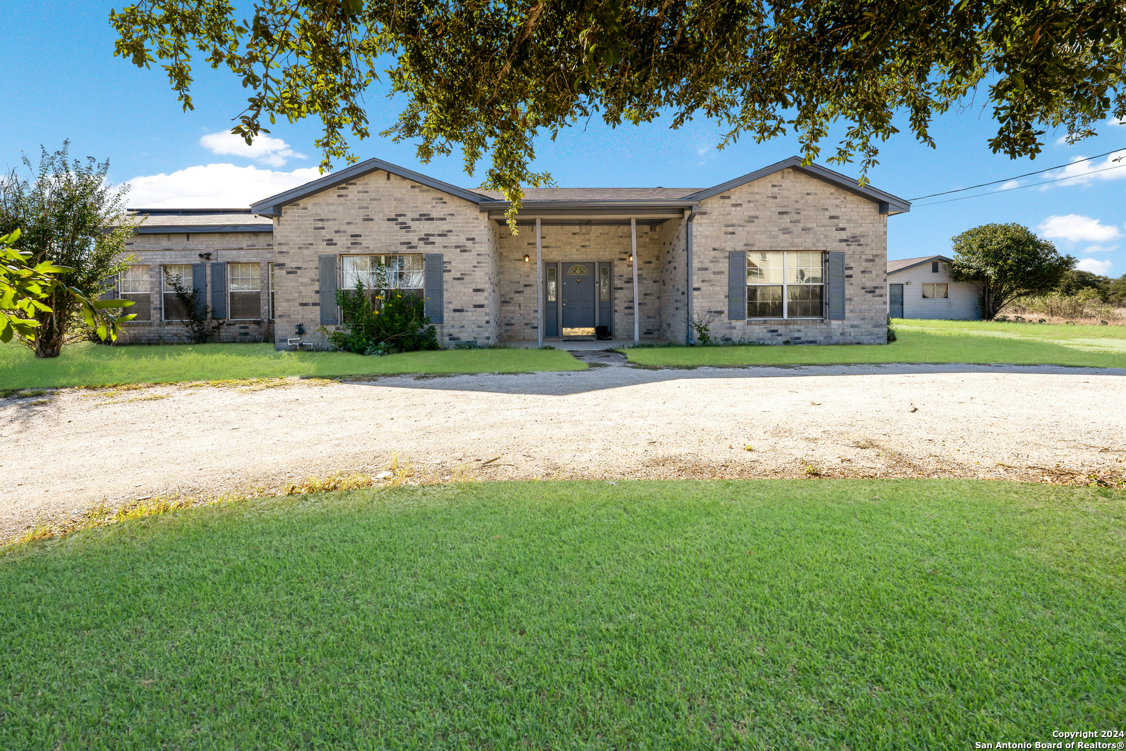 267 S Palo Alto Drive Floresville TX 78114