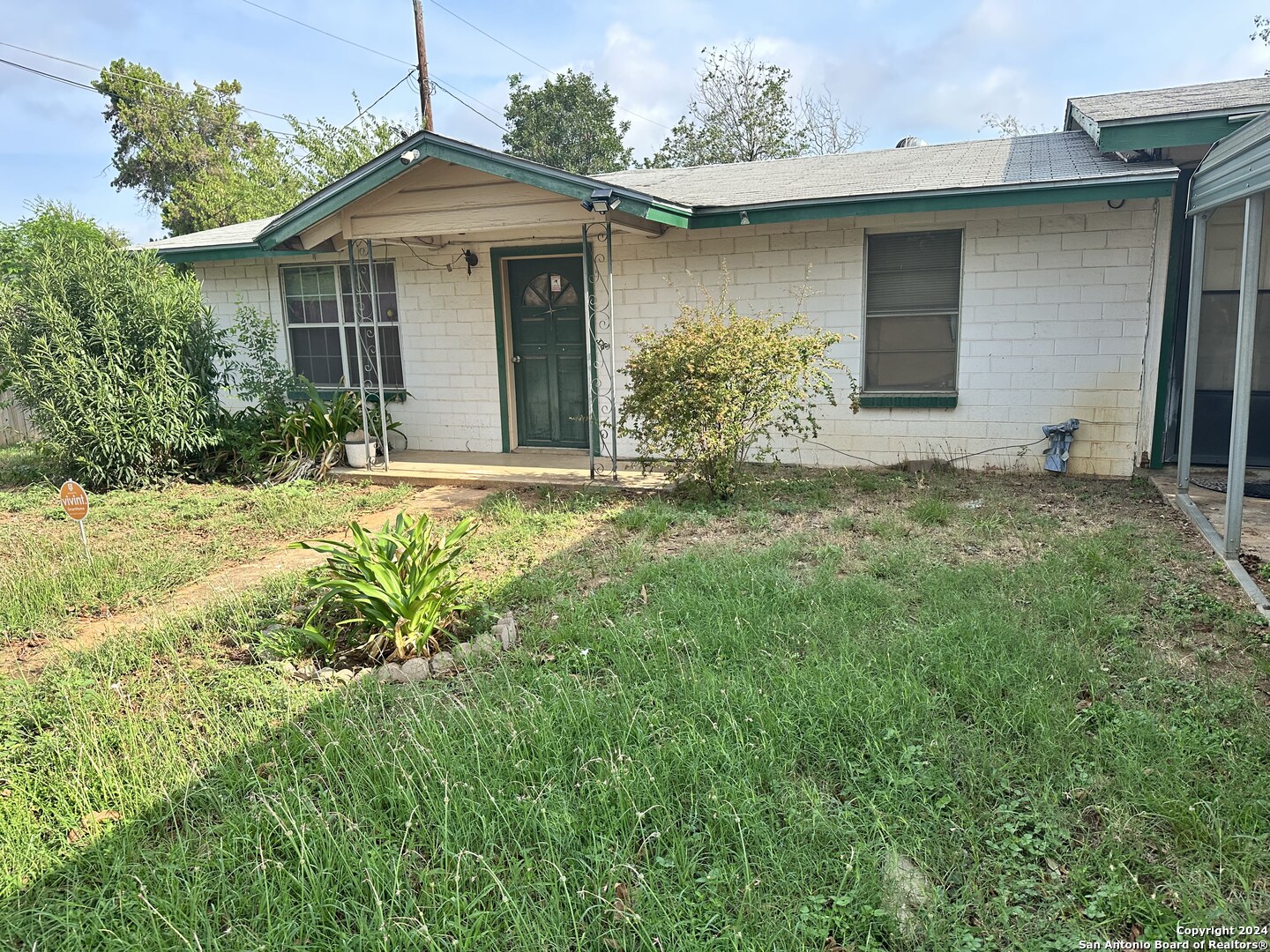 719 W Comal Street Pearsall TX 78061