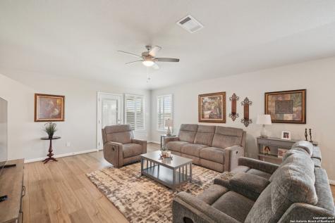 1281 Carl Glen New Braunfels TX 78130